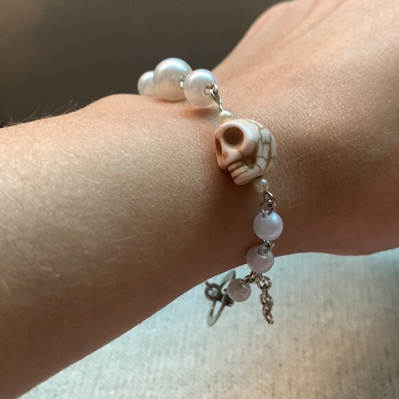 💀 Handmade Skull & Pearl Beaded Bracelet and Earrings Set - Picture 1 of 11